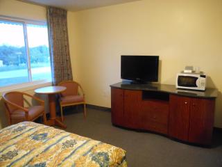 Krystal Penguin Inn - Charlestown - 0