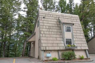 Tunnel Mountain Resort - 8