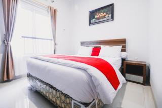 RedDoorz near Hermes Place Polonia Medan - Medan - 0