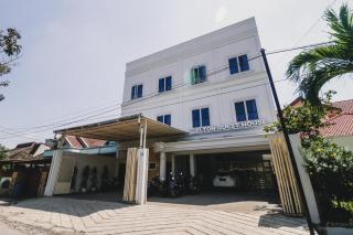 RedDoorz near Hermes Place Polonia Medan - Medan - 9