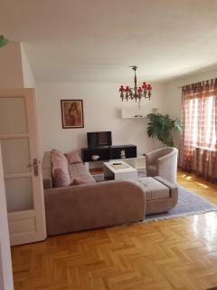 Poseidon Apartment - Pool Access & Free Parking - 3
