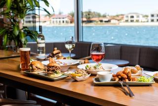 Lakes Hotel - 7