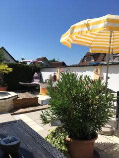 Gästehaus Tante Tienchen 7 Minuten zu Fuss zum Europa Park , plus kostenloses Parkplatzticket Rulantica ,alle unsere Suiten haben einen Balkon - Rust - 1