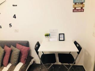 Stunning Studio By The Beach - 2