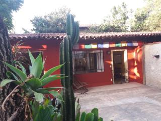 "Chalé Balines Oroboro" 1 - Casa com jardim de 150 m e cozinha completa em Macacos - Macacos - 6