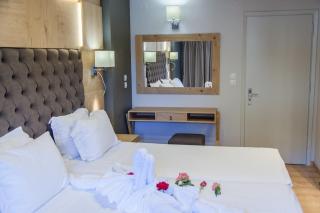 Elmi Beach Hotel & Suites - 7