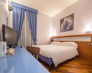 Best Western Plus Hotel Plaza - Naples - 2