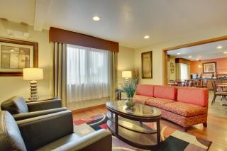 Best Western Plus Altoona Inn - Altoona - 1