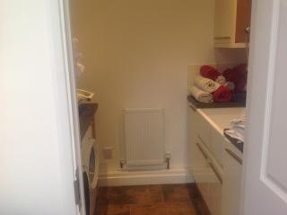 Oakleigh 1 bed ground floor garden view apartment FREE ONSITE PARKING - 1