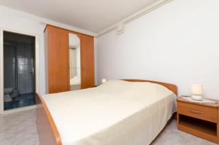 Apartments and Room Mate-Mare - Primošten - 3