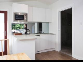 Bijoux Beach House - Freshwater - 5