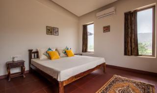 StayVista's Shivom Villa 8 - A Serene Escape with Views of the Valley and Lake - Lonavla - 1