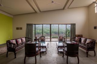 StayVista's Shivom Villa 8 - A Serene Escape with Views of the Valley and Lake - Lonavla - 6