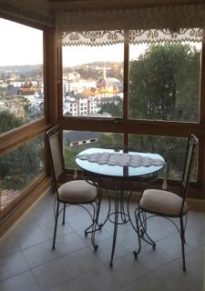 Belo apartamento e completo no Centro com vista - Gramado - 0