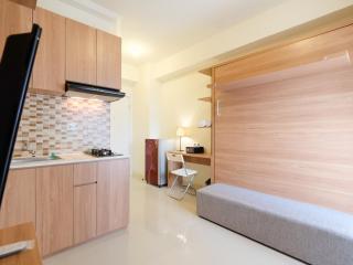 Modern Studio at Green Pramuka City Apartment near to Shopping Center By Travelio - 4
