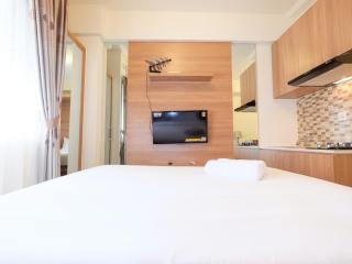 Modern Studio at Green Pramuka City Apartment near to Shopping Center By Travelio - 6