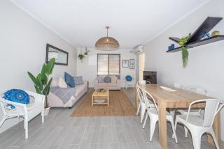Bay Village Unit 2 47 Shoal Bay Road - 2