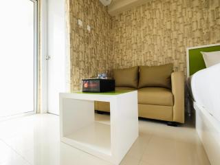 Modern and Minimalist Studio Bassura City Apartment By Travelio - Jakarta - 5
