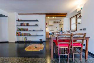 JOIVY Colorful Flat for 5 close to Piazza De Ferrari - Genoa - 2