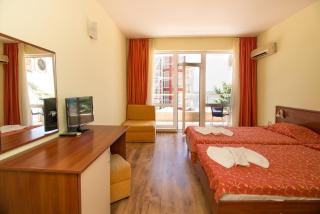 Iris Beach Hotel - 9