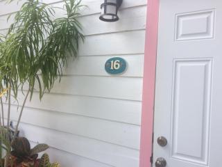 Courtney's Place Historic Cottages & Inns - Key West - 4