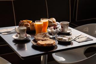 Hostal El Aparcamiento - 5