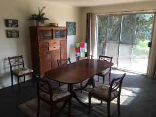 Yarram Cottage: Art and Accommodation - 7