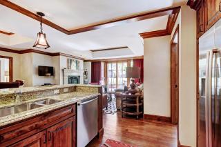 Exclusive 2BR Ritz-Carlton w Mountain Rustic Décor - 2