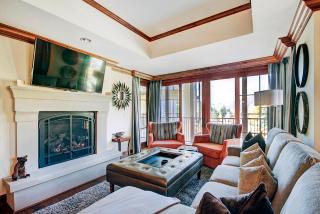 Chic 2 BRDen Ritz-Carlton Condo with Valley Views - 9