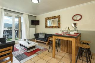 Apartment Aiglons - Central Chamonix Mountain Haven - Chamonix - 1