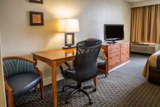 Comfort Inn South Oceanfront - 5