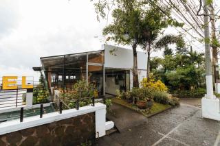 RedDoorz Plus at The Ridge Tagaytay - Tagaytay - 6