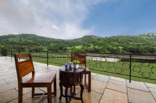 StayVista's Shivom Villa 8 - A Serene Escape with Views of the Valley and Lake - Lonavla - 7
