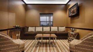 Best Western Plus Seawall Inn & Suites by the Beach - Galveston - 5