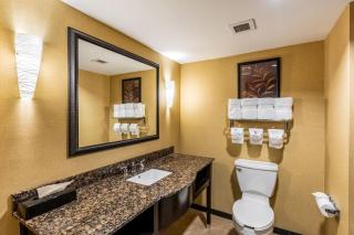 Holiday Inn Express & Suites Lexington by IHG - 8