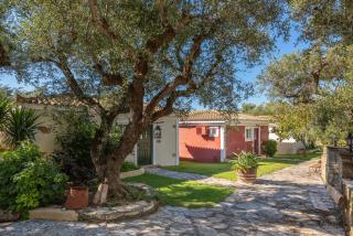 Ilyessa Cottages - Meson Yerakarion - 0
