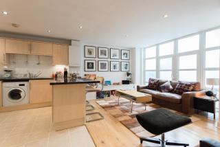 Central Home with Parking near Waterloo & St Thomas & Big Ben & Parliament - Londra - 0