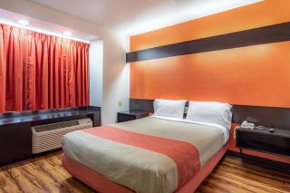 Motel 6 Chattanooga Downtown - Chattanooga - 2