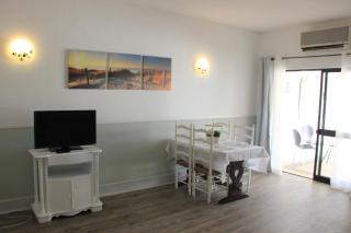 Beach and Pool Studio Apartment - Lagos - 8
