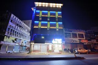 Hotel One Up - Ahmedabad - 4