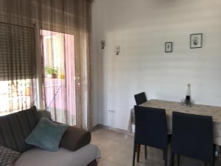 Apartman Mirjana with terrace and free parking - Okrug Donji - 3