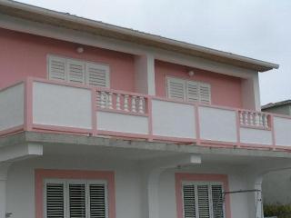Apartments with parking space Supetarska Draga - Donja, Rab - 15999 - 2