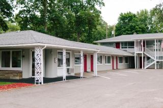 Grand Traverse Motel - 9