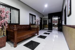 RedDoorz Plus @ Tuparev Cirebon - Cirebon - 1