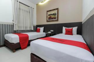 RedDoorz Plus @ Tuparev Cirebon - Cirebon - 8