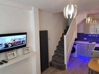 Webb place 2 bedroom apartment ! - Croydon - 9