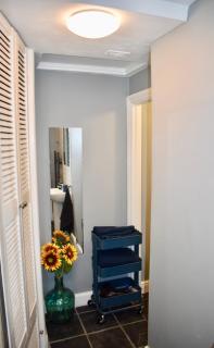 Bright 1 Bedroom Flat Minutes from the Beach and Trains - 7