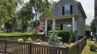 Vacation Home 5 Mins to Down Town 2 Bedrooms 2 Baths Garden Area Hot Tub - Nashville - 7
