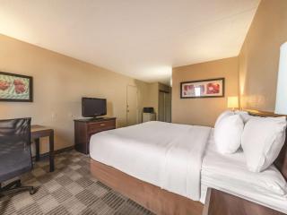 Ramada Inn by Wyndham Fairfield NJ - Fairfield - 3