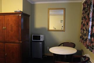 Berkshire Travel Lodge - Canaan - 3